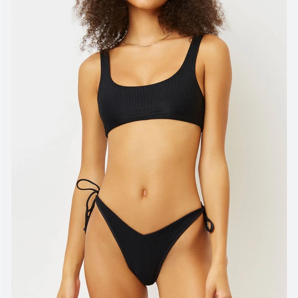 Frankies bikinis scoop neck black bikini top